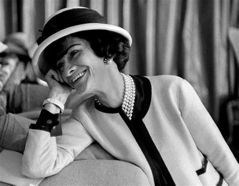 comment esceque coco chanel est devenue creatrice|coco chanel outfit.